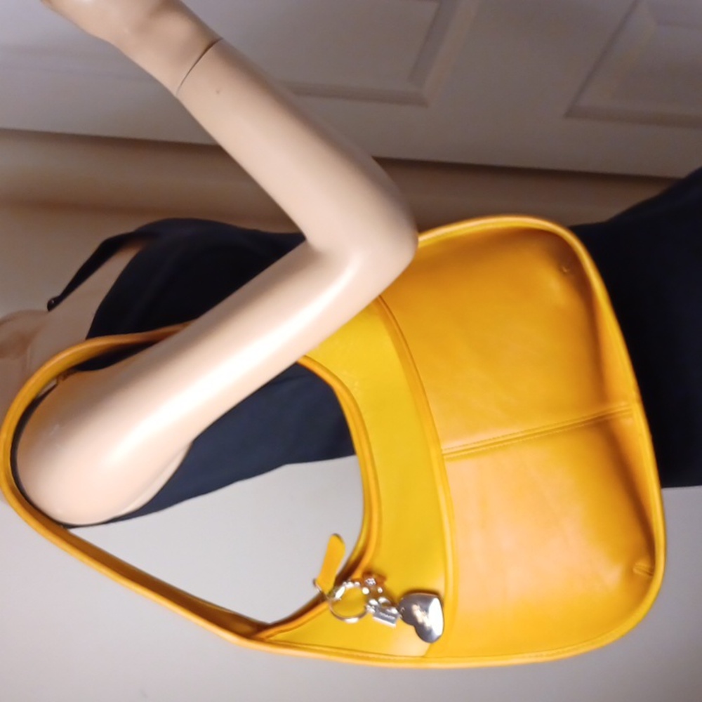 VINTAGE COACH MUSTARD ERGO ZIP 9033